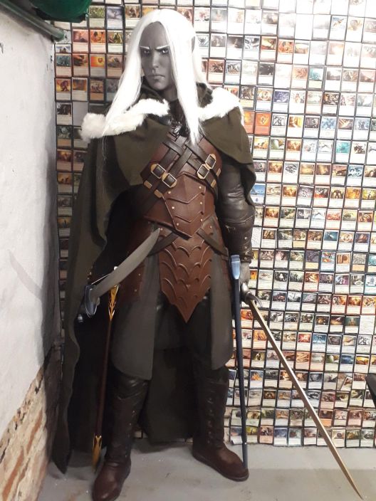 Dungeons &amp; Dragons Drizzt - Life size Foam patsas