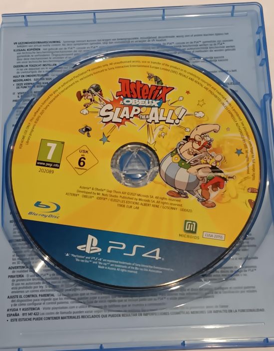 Asterix &amp; Obelisk Slap Them All Kaytetty PS4 Sisaltaa pelin omissa kansissa ja slip on pahvikannen