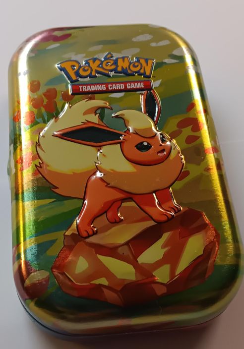 Pokemon Flareon Mini Tina Sisaltaa: Flareon Mini Tinan 1 Exeggutor V 1 ex tai V kortti 10 Holo tai