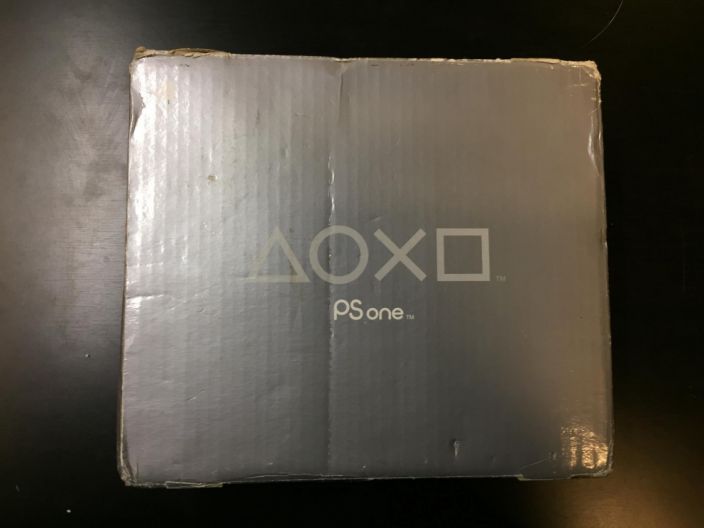 Playstation 1 konsoli paketti (PS one) Alkuperaisessa laatikossa