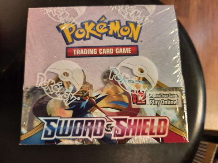 Pokemon Sword &amp; Shield Base booster laatikko