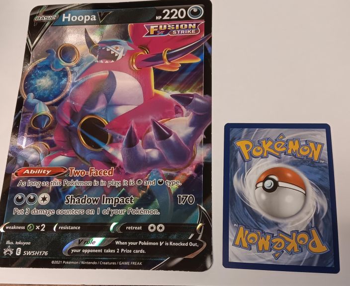 Pokemon Hoopa V SWSH176 Iso Kortti DMG Kunto; Damaged (Taitos vasemmassa kulmassa)
