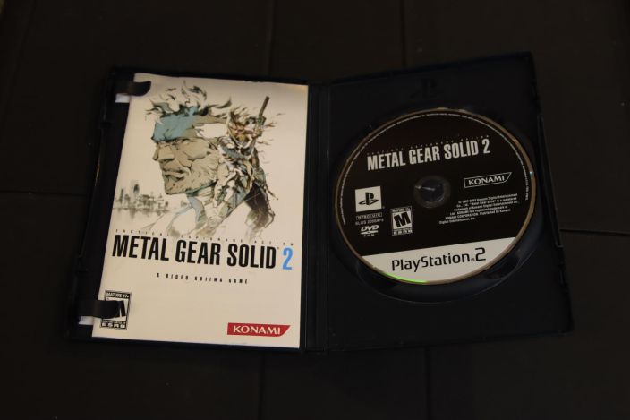 Metal Gear Solid 2 A Hideo Kojima Game kaytetty PS2