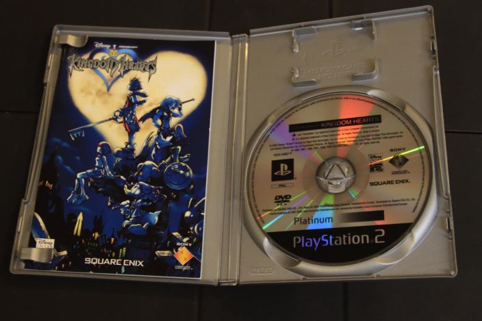 Kingdom Hearts + manuaali kaytetty PS2