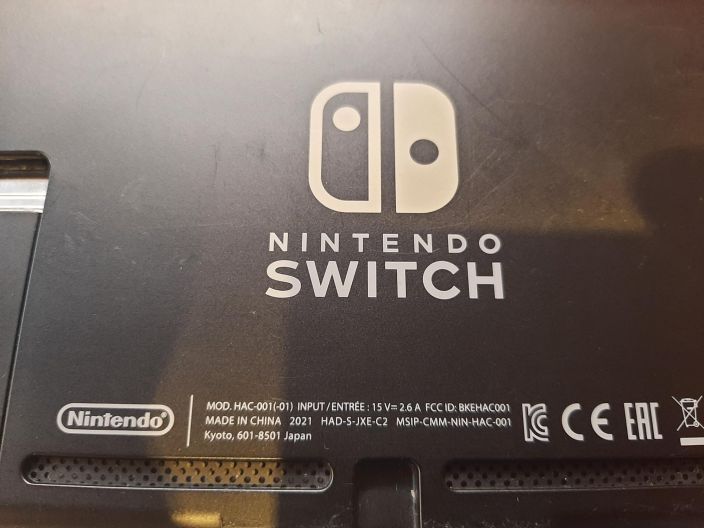 Switch Konsoli V2 Telakalla - kaytetty sisaltaa: alkuperainen laturi konsoli v2 2 ohjainta kantolaukku HDMI-piuha