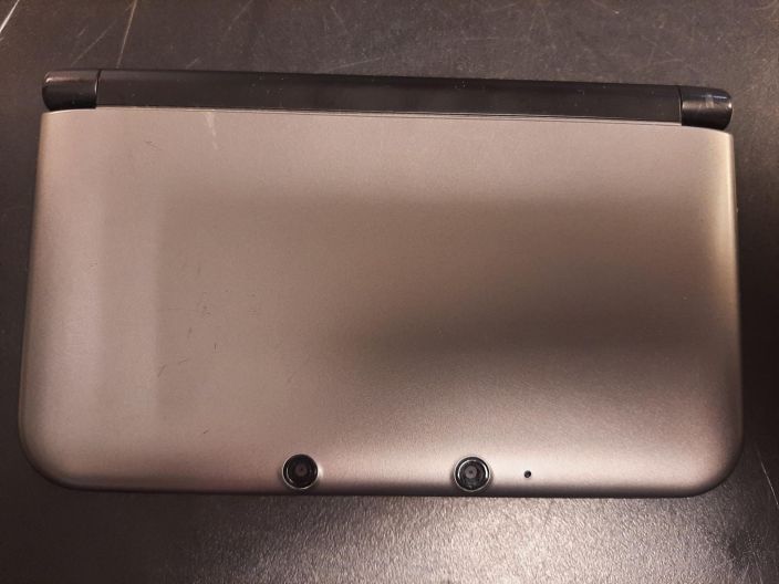 Nintendo 3DS XL matta hopea Mukaan 1kpl Nintendon oma laturi Ei stylus kynaa