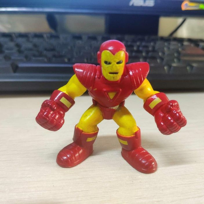 Marvel Super Hero Squad Iron Man 2008 Figure Red/Yellow Suit Closed Fists Irto