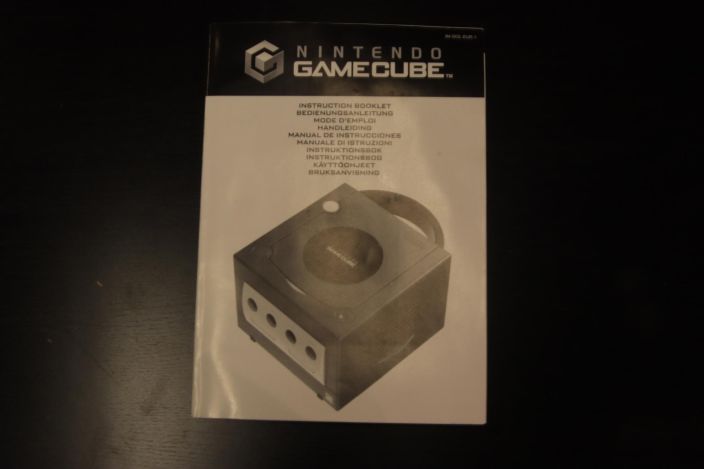 Gamecube Konsoli musta omalla laatikolla CIB, laatikko hyvassa kunnossa 2xAito Nintendon Gamecube ohjain