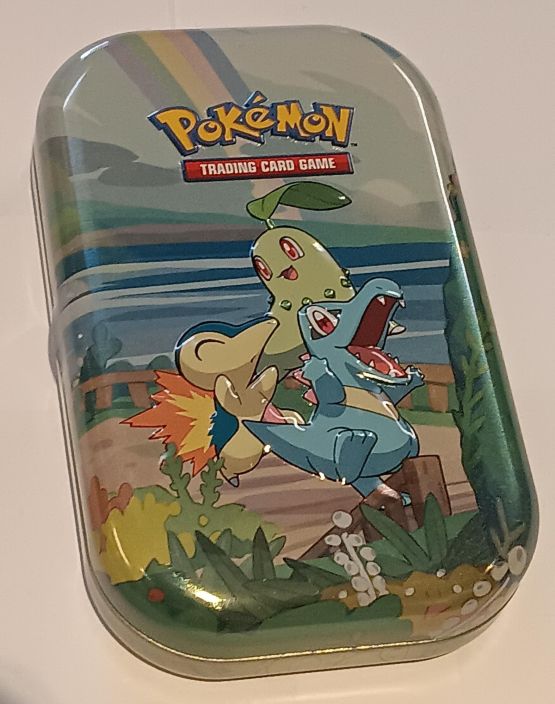 Pokemon Gen 2 Starters Mini tina Sisaltaa: Gen 2 Starters Mini Tinan 1 Exeggutor V 1 ex tai V kortti 10 Holo