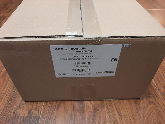 Ultra Premium Collection Mega Charizard X Tehdas laatikko Sisaltaa 4kpl Ultra Premium Collection Mega Charizard X Ultra Premium Collection Mega Charizard X Tehdas laatikko Sisaltaa 4kpl Ultra Premium Collection Mega Charizard X