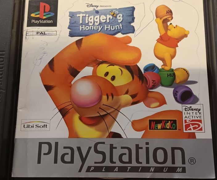 Disney Tigger's Honey Hunt kaytetty PS1 Manuaalissa piirroksia etukannessa halkeama ei kansikuvaa, manuaali toimii