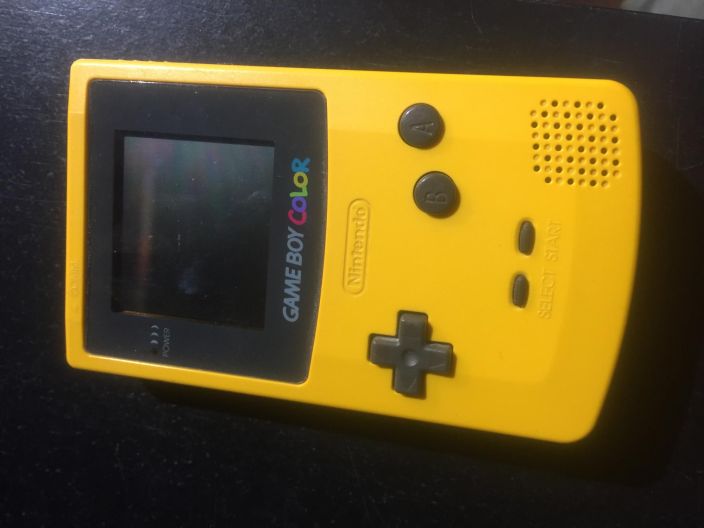 Gameboy Color keltainen