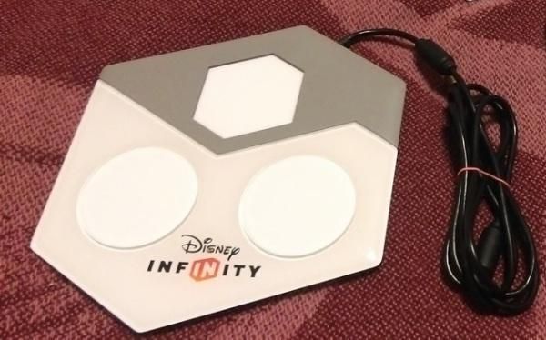 Disney Infinity 3.0 Play with limits PS4 kaytetty Sisaltaa Pelin ja Alustan, mukaan ihmeperheen hahmo