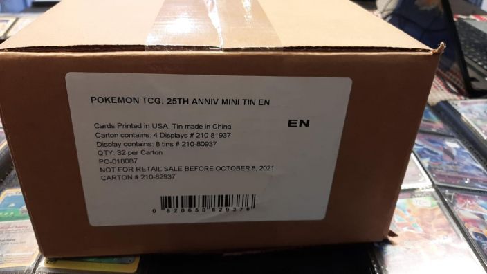 Pokemon Celebrations Mini Tin Display x4 4 kpl Displayta alkuperaisessa laatikossa 8x4=32 Tins