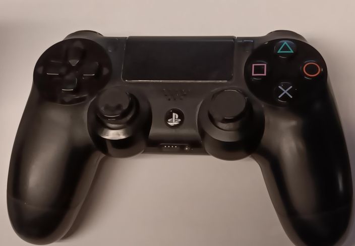 Dualshock 4 Musta Kaytetty PS4 Kulunut Molempien tattien pehmuste kulunut (katso kuva)