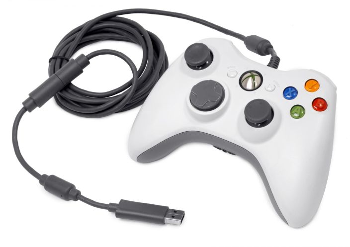 Xbox 360 Langallinen valkoinen ohjain kaytetty Microsoftin oma