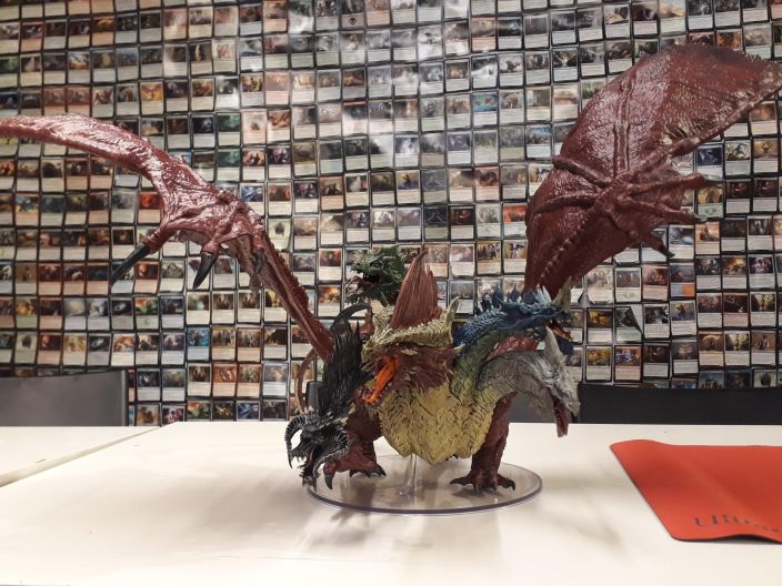 Dungeons &amp; Dragons Gargantuan Tiamat