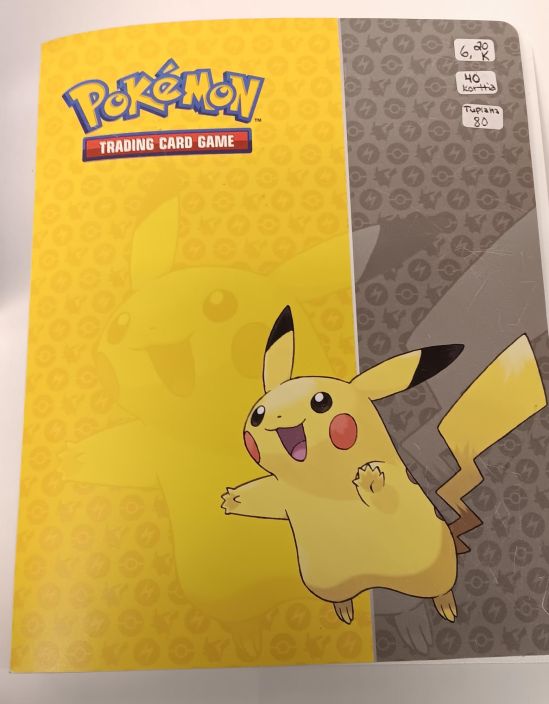 Pokemon Pikachu Kansio Kaytetty Mahtuu yksittain 40 korttia, tupla taytettyna 80