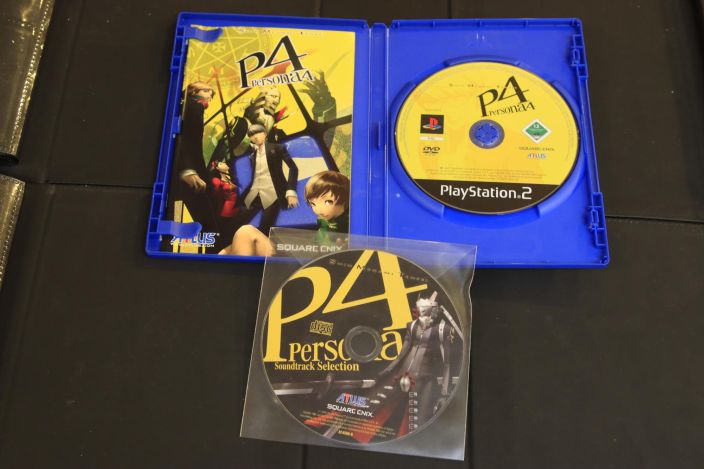 Persona 4 Kaytetty PS2 Mukana myos Manuaali ja Persona 4 Soundtrack Selection CD