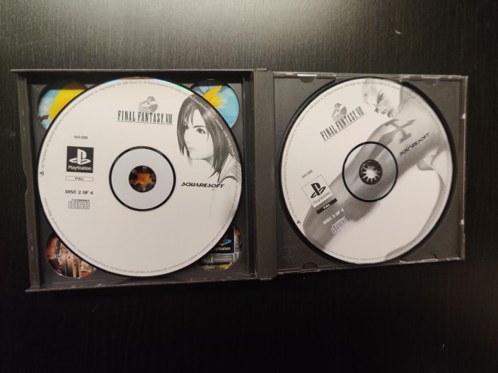 Final Fantasy VIII Black Label Kaytetty PS1 manuaali &amp; kannessa pieni halkeama