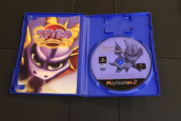 Spyro enter the dragonfly kaytetty PS2 manuaali loytyy
