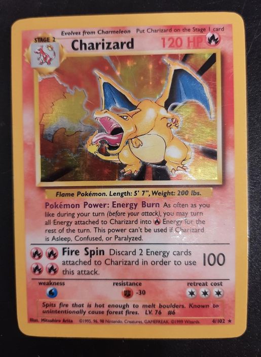 Charizard 04/102 Base Set Kunto: Light Play