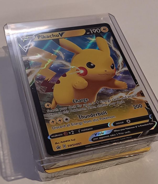 Pokemon Pikachu V (Shining Fates) irtokorttisetti 70kpl Irtokorttisetit + 1 Full Art 5 holoa/reversea 5 rarea 45 pokemonia