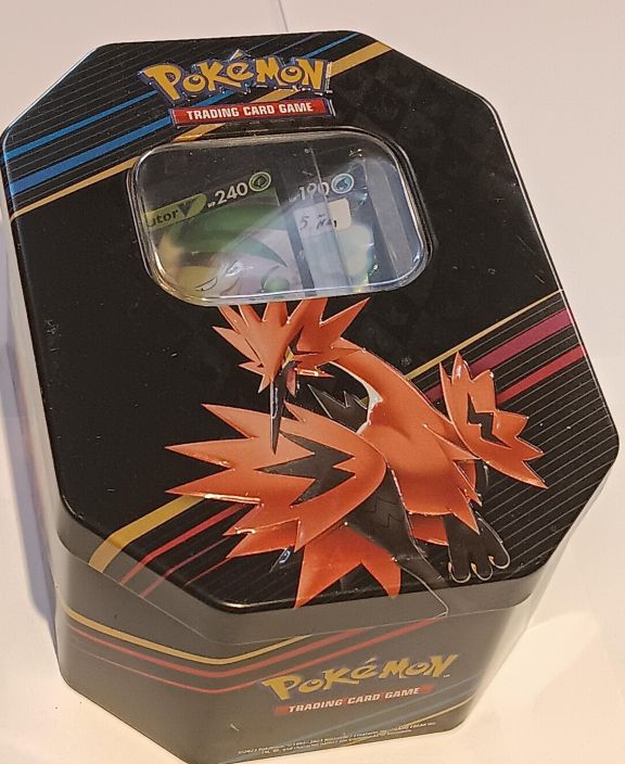 Pokemon Galarian Zapdos Tina Sisaltaa: Galarian Zapdos tinan 1 Exeggutor V toploaderissa 1 ex tai V