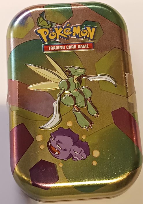 Pokemon Scyther mini tina Sisaltaa: Gen 3 Starters Mini Tinan 1 Exeggutor V 1 ex tai V kortti 10 Holo