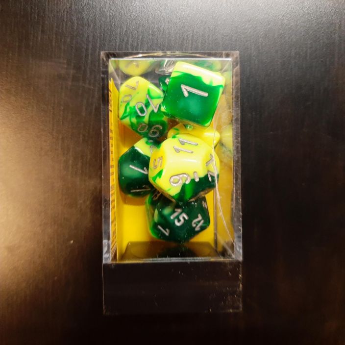 Chessex Gemini Polyhedral 7-Dice Set Green-Yellow w/silver
