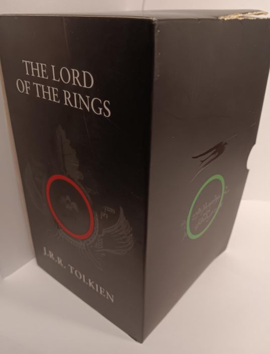 J.R.R Tolkien The Lord of The Rings Trilogy Kirjat: The Fellowship of the Ring The Two Towers The Return of the King Kirjat