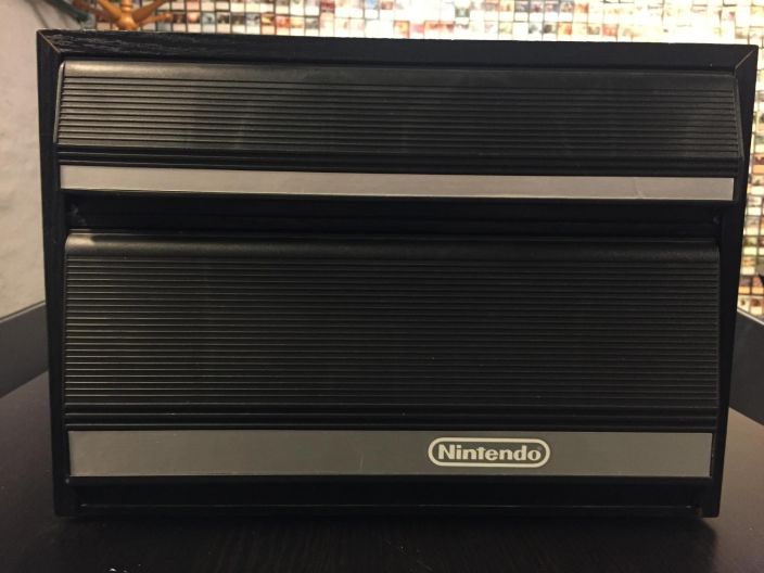Nintendo NES sailytyslaatikko